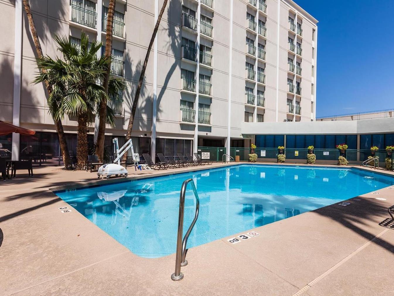 Hilton Garden Inn Phoenix Midtown Екстериор снимка