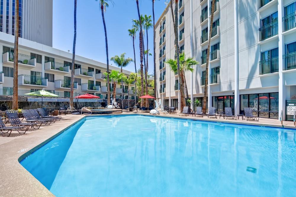 Hilton Garden Inn Phoenix Midtown Екстериор снимка